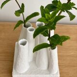 Vase pique flower with matte whitened pipe