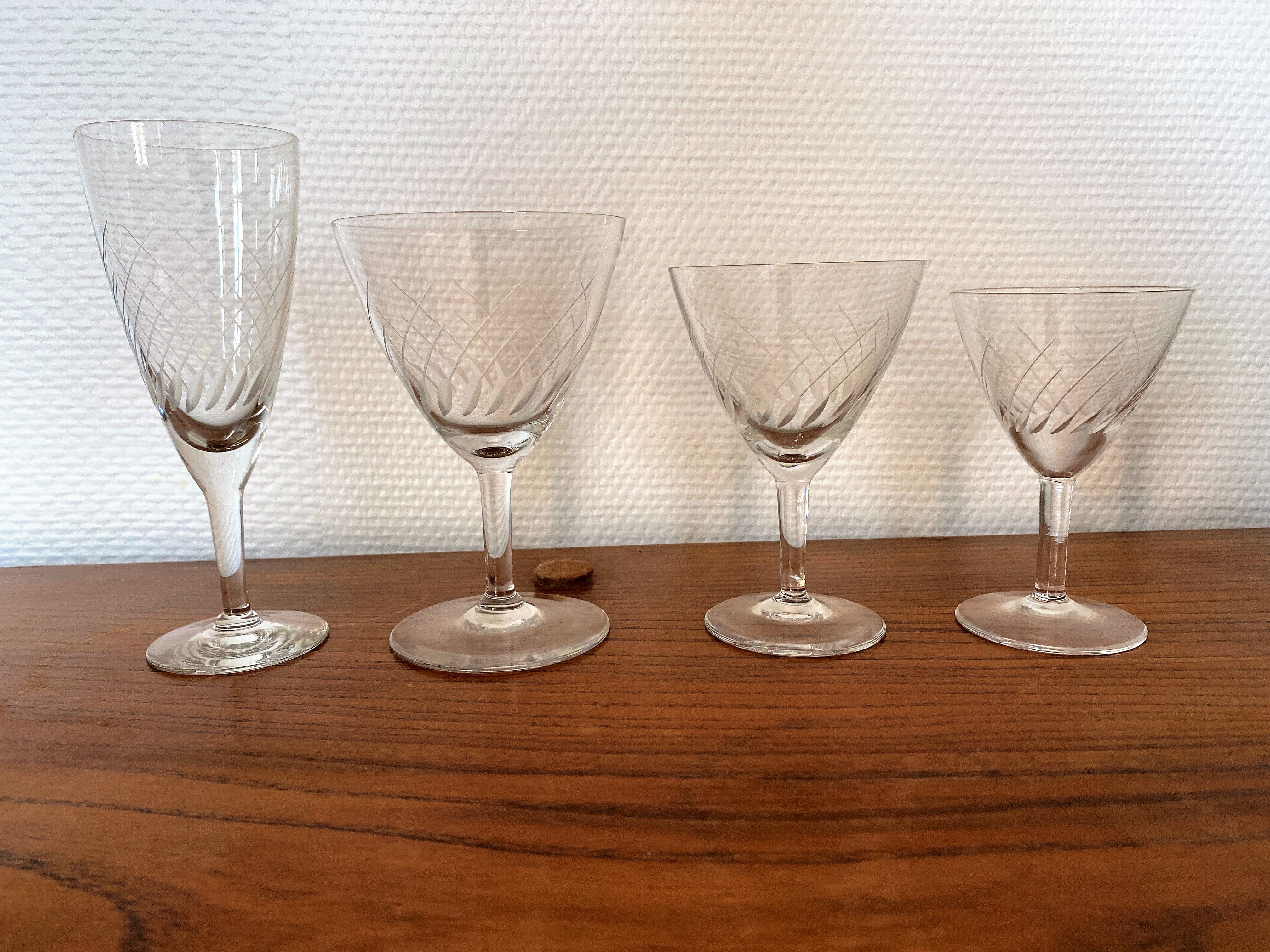 Set of 4 champagne flutes in engraved glass 10 cl