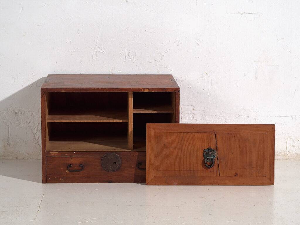 Ancient kodansu in Japanese cedar with compartments and lower drawer, early Taishō-Showa (circa 1915-1945) #24
