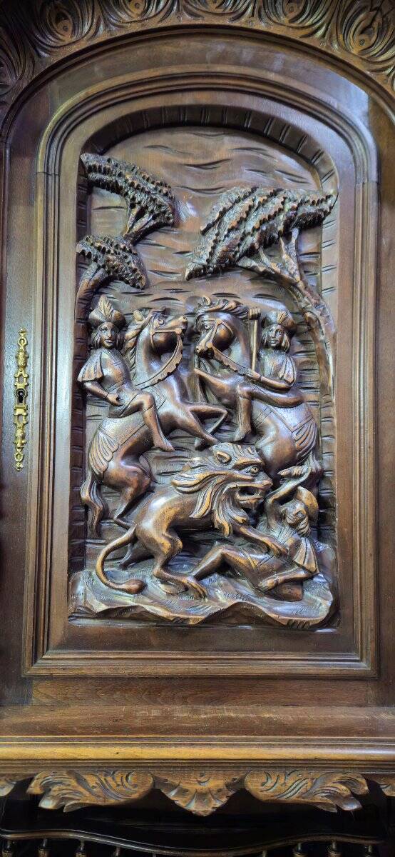 Important two-body buffet in solid walnut, richly carved in pure Renaissance style.