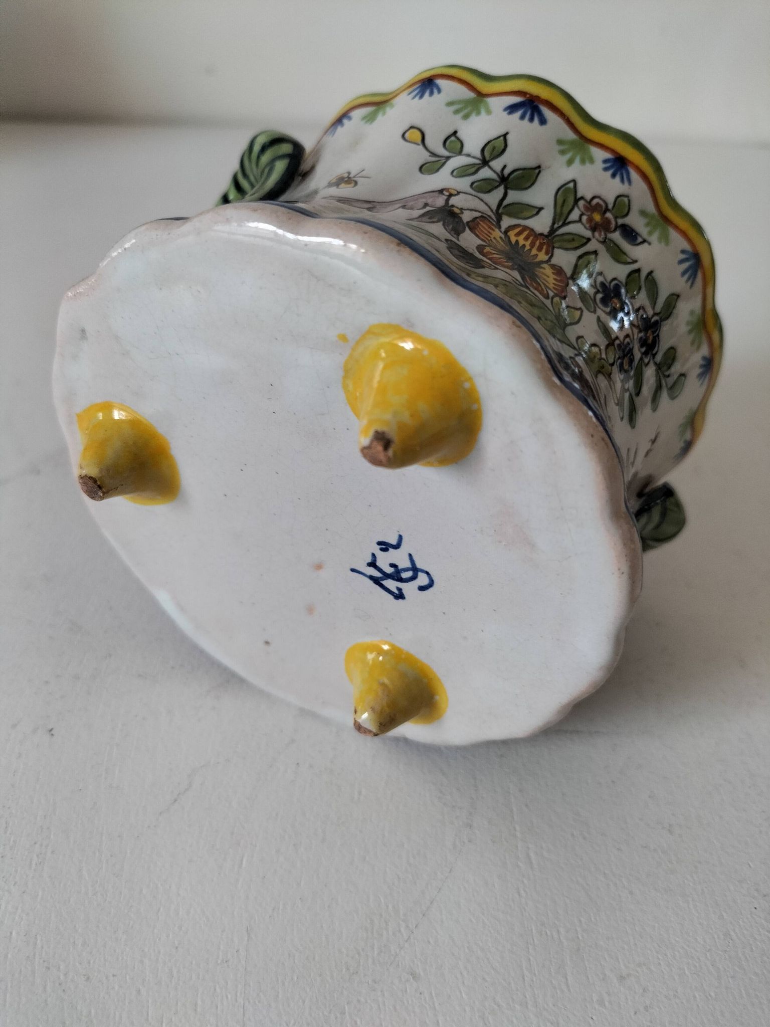Petit cache-pot en faïence polychrome – Fourmaintraux-Courquin Desvres