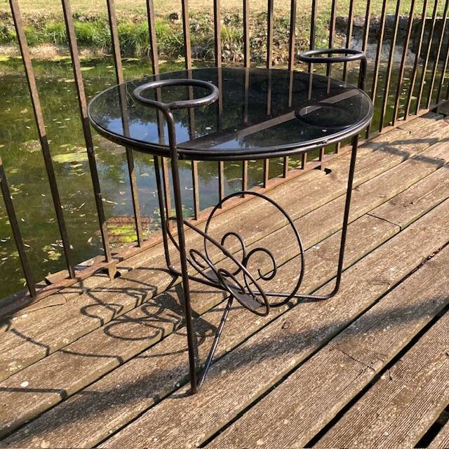 Jolie table basse design scandinave métal et verre 1950.