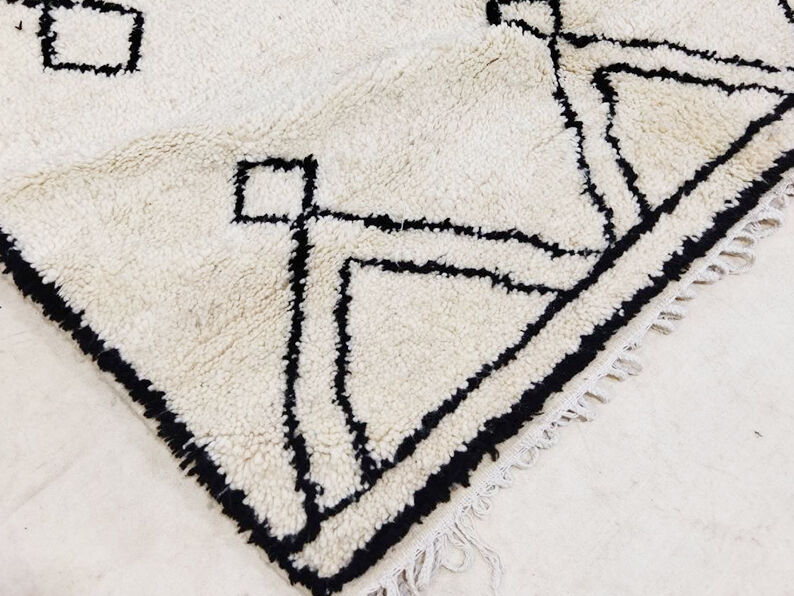 Moroccan berbere carpet 250x152cm