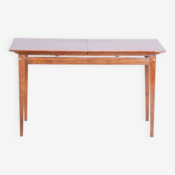 Table pliante originale du milieu du siècle en noyer, fabriquée par Mier Topolcany, Tchèque, années 1950