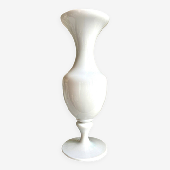 Medici vase in white opaline