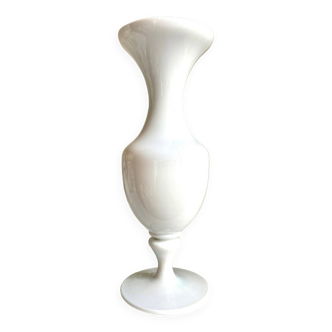 Vase Médicis en opaline blanche