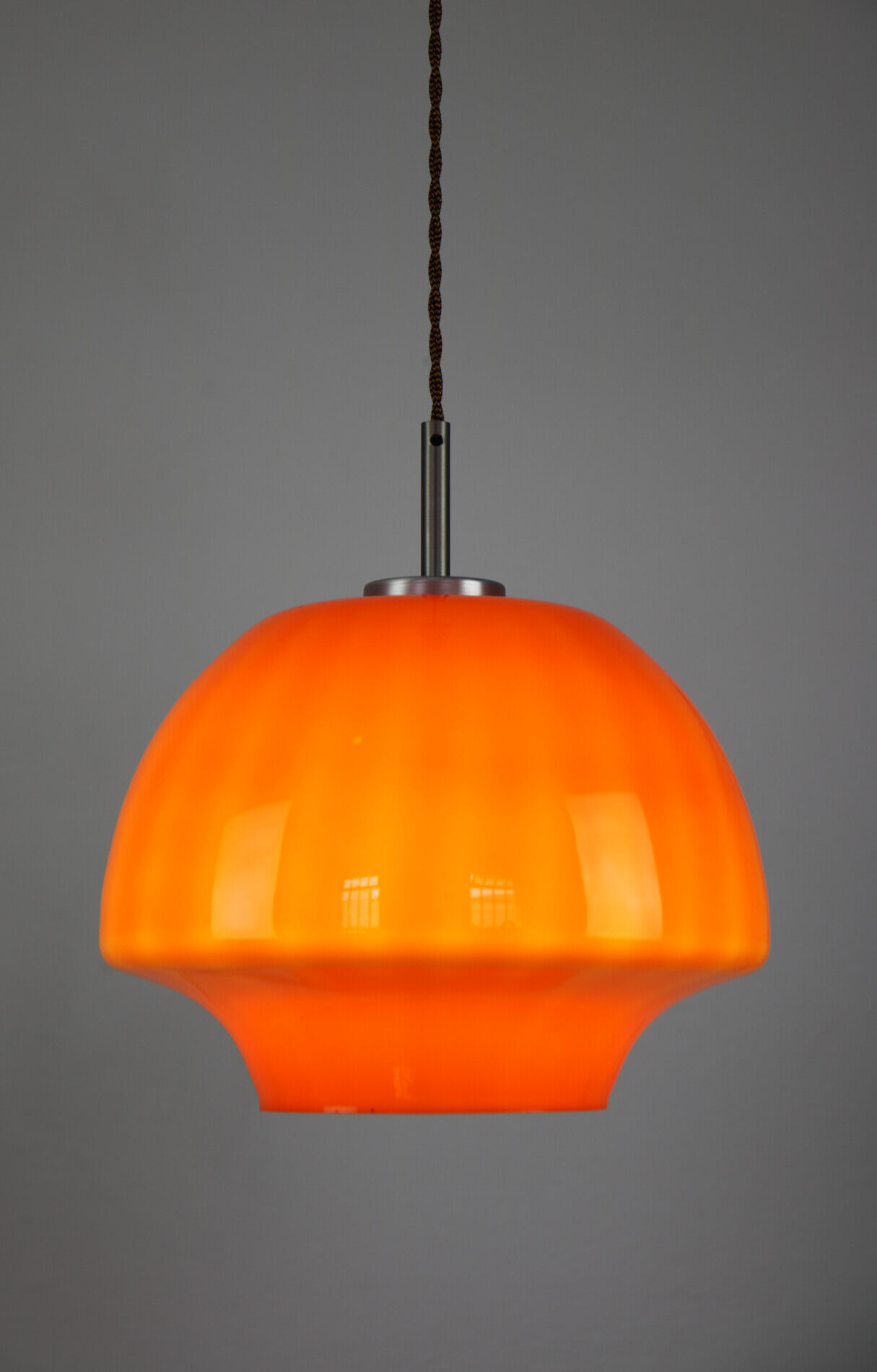 Suspension en verre orange du milieu du siècle