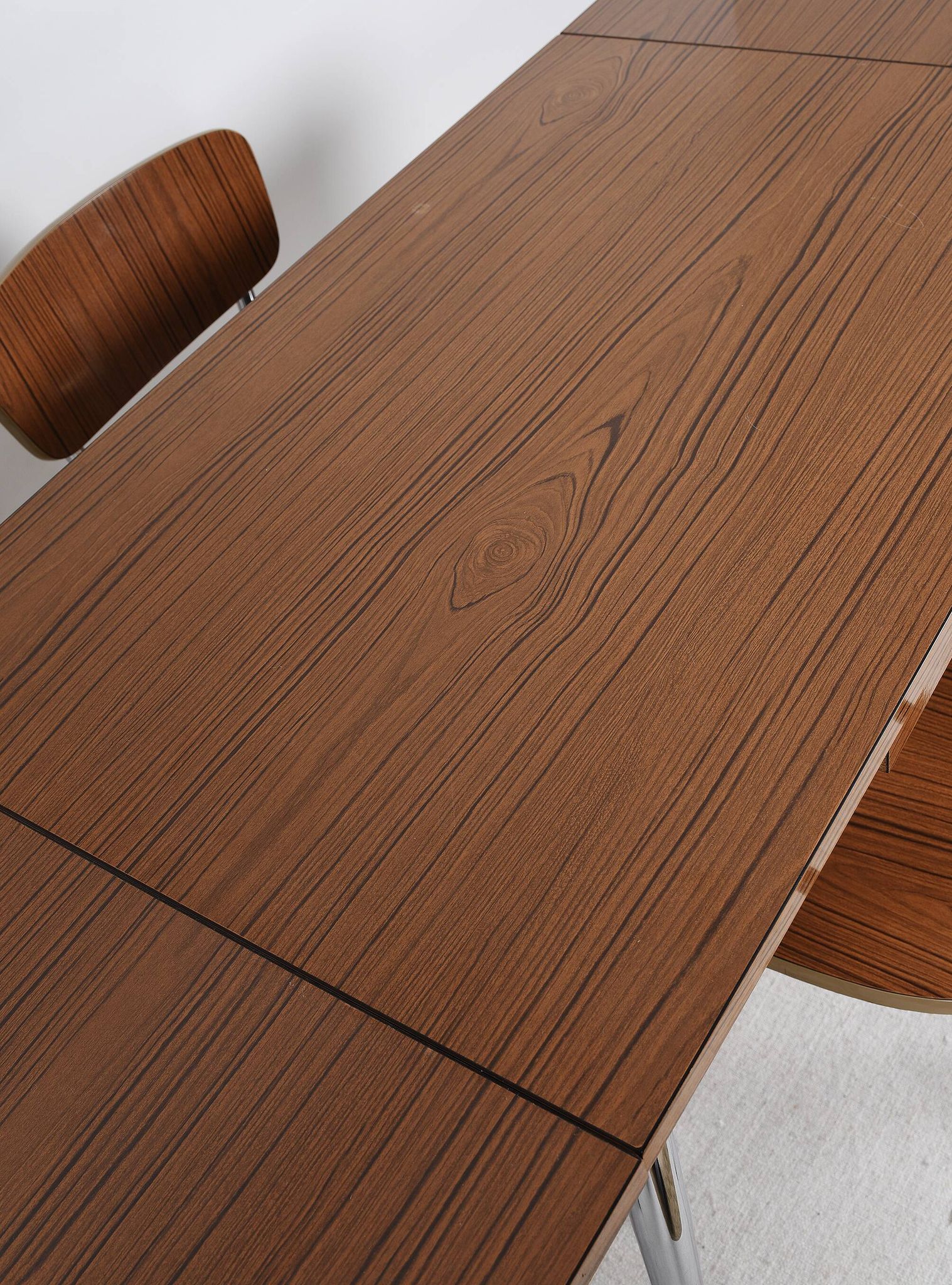 Formica extending table with 4 chairs, set, vintage from the 70s.