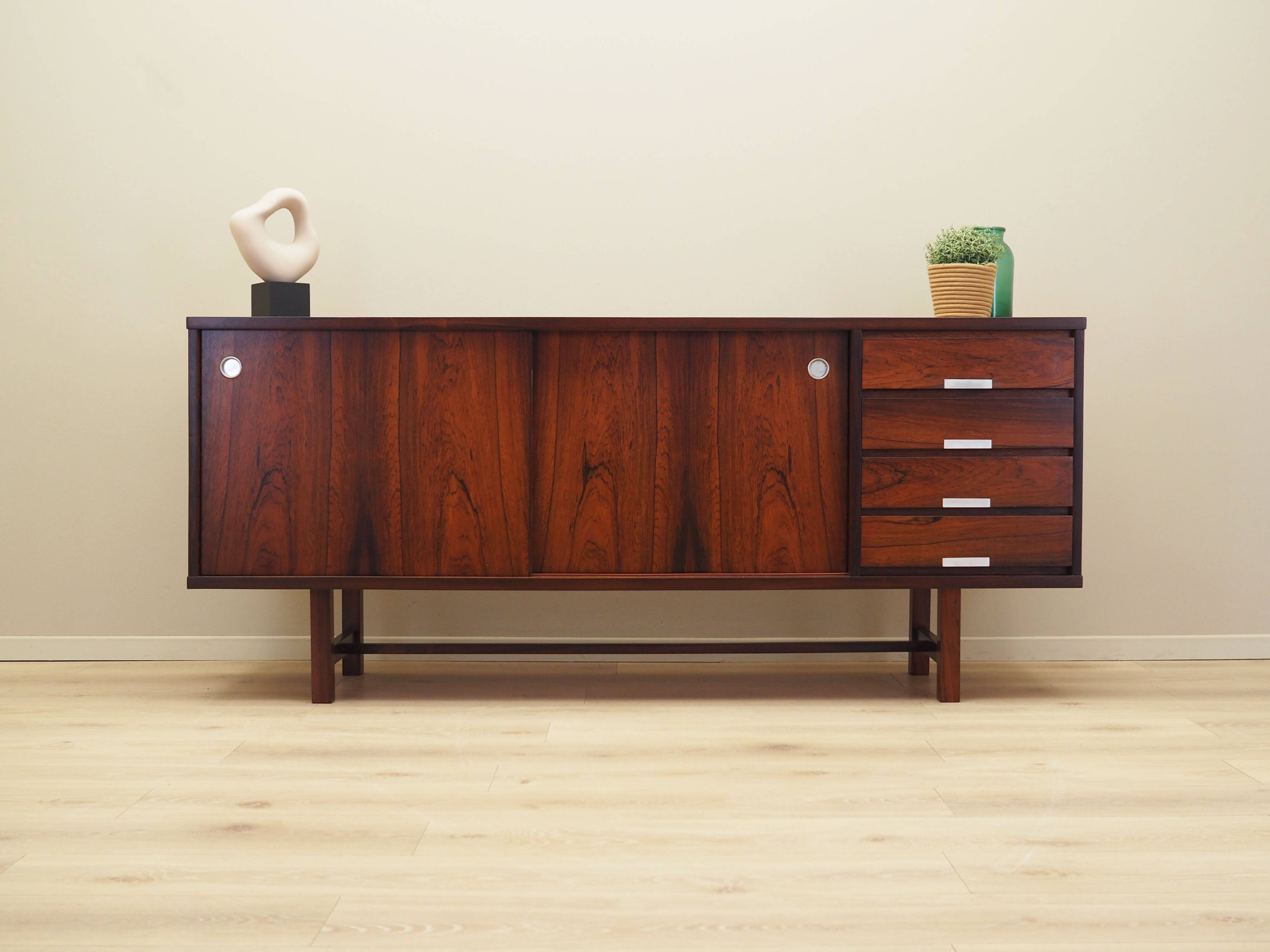Buffet en palissandre, design danois, années 1970, production : Danemark