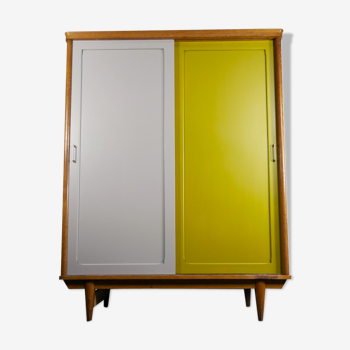 Armoire minimaliste vintage