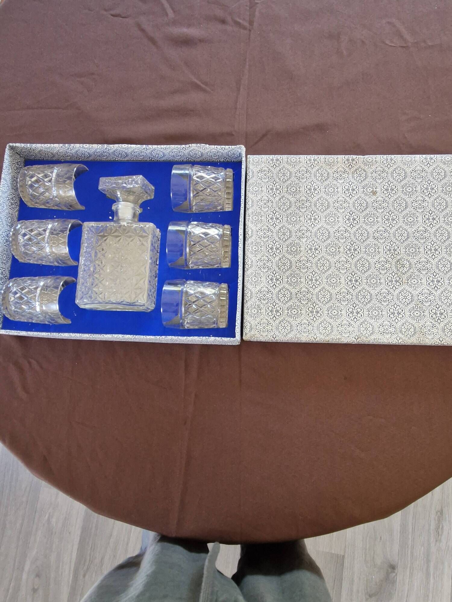 Vintage whisky service in cut glass – decanter and 6 glasses –