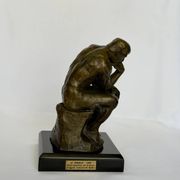 La sculpture en bronze Le Penseur, statue en bronze Rosin