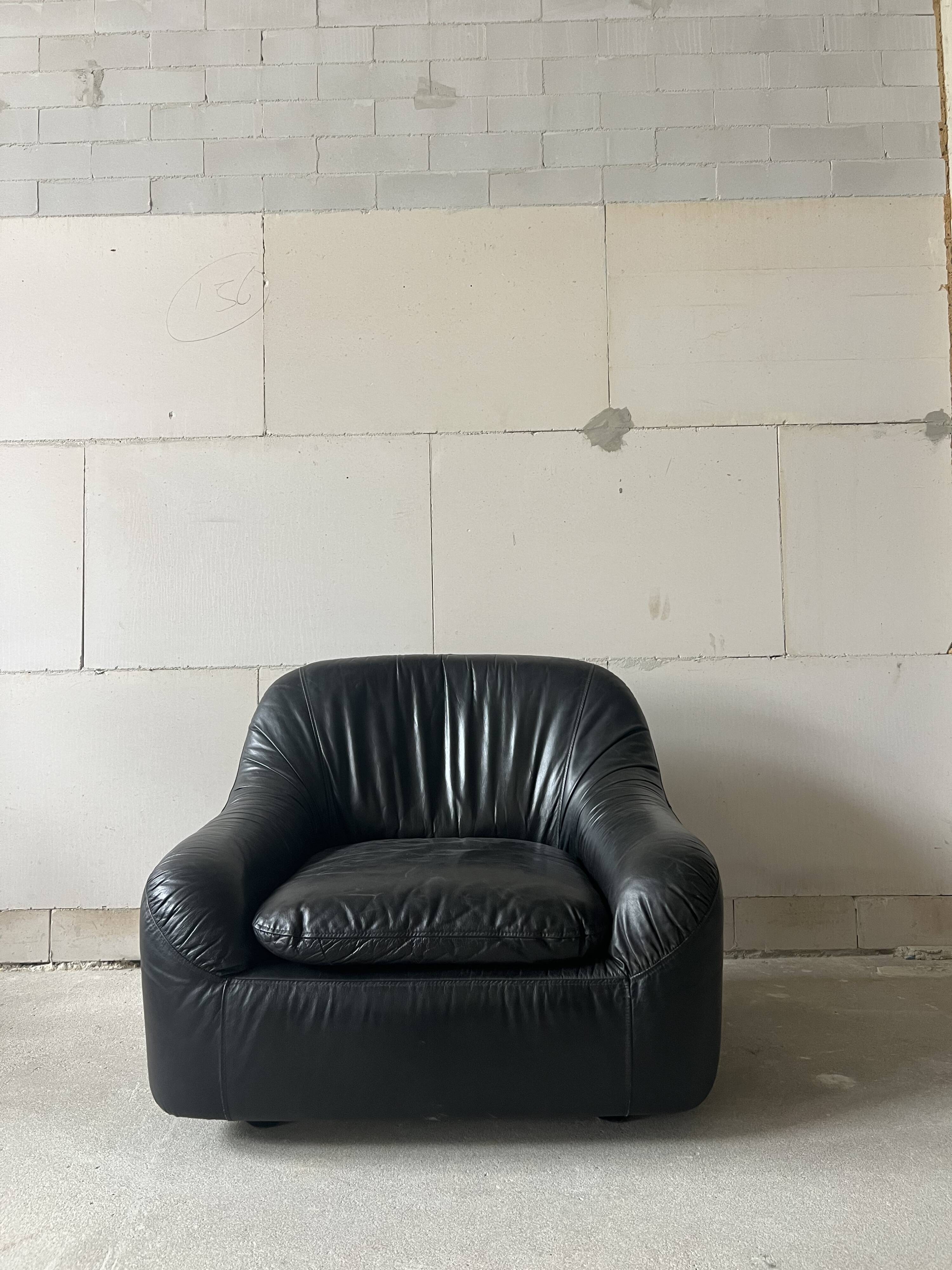 Italian black leather lounge chair