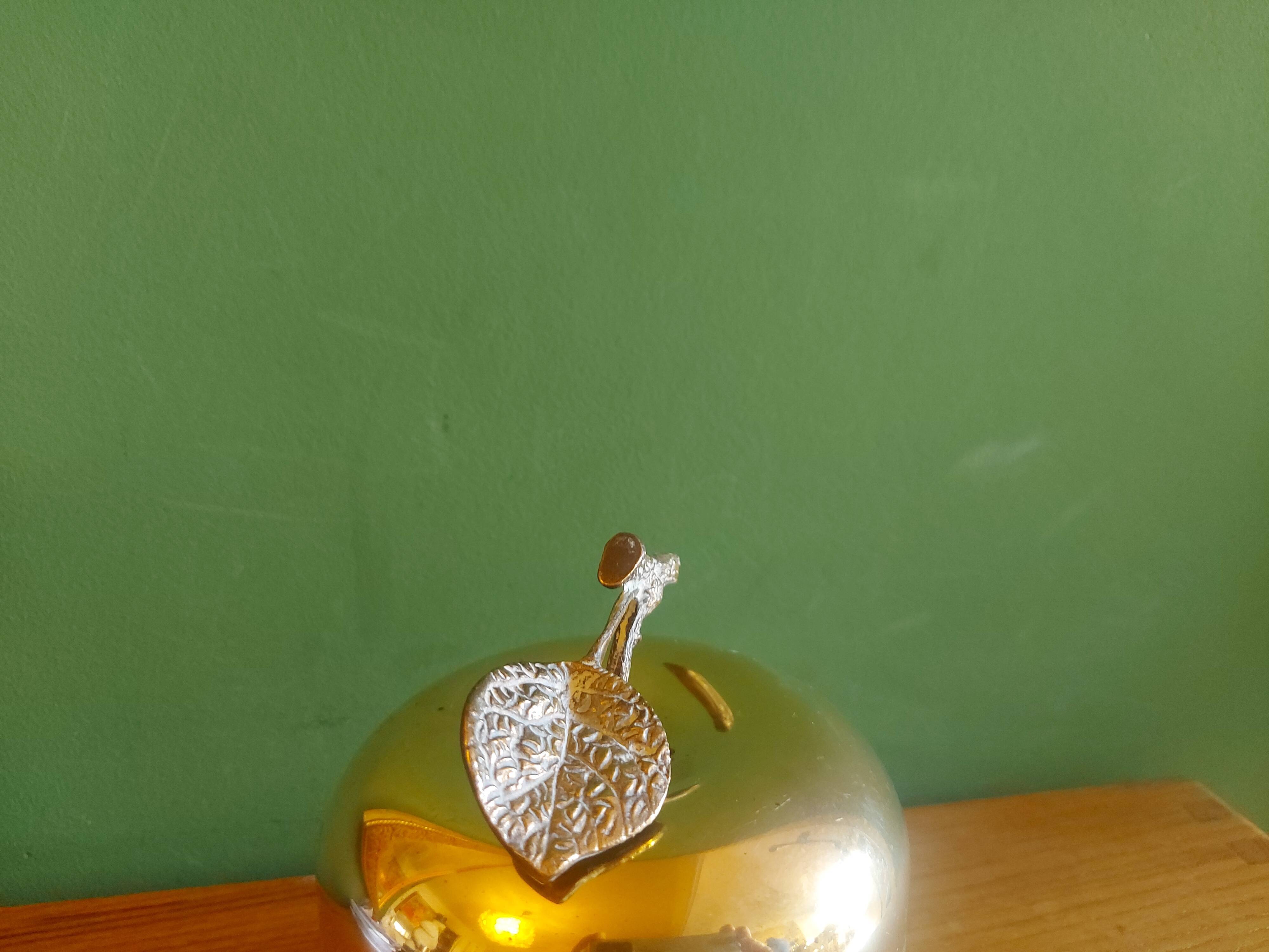 Apple-shaped brass tidy