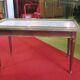 Table basse style louis XVI en acajou et laiton
