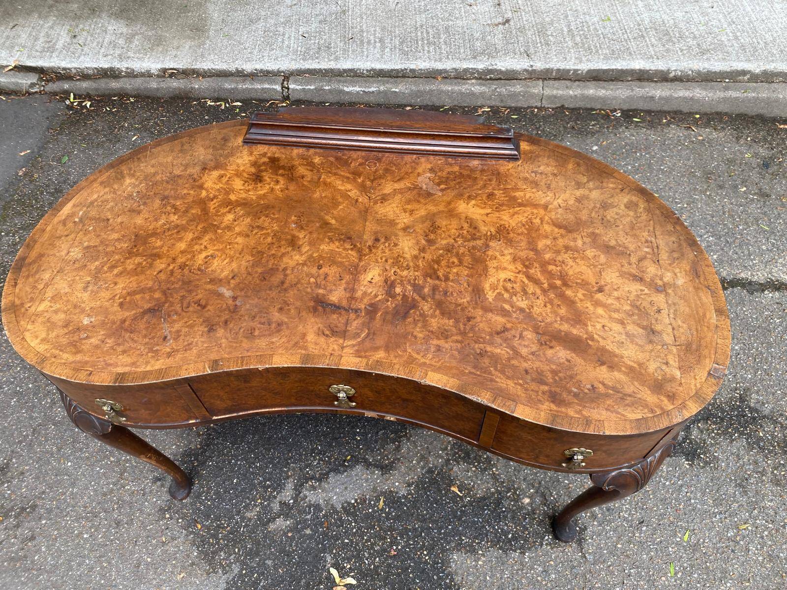 Console lady's desk in walnut burl from the early 20th century.