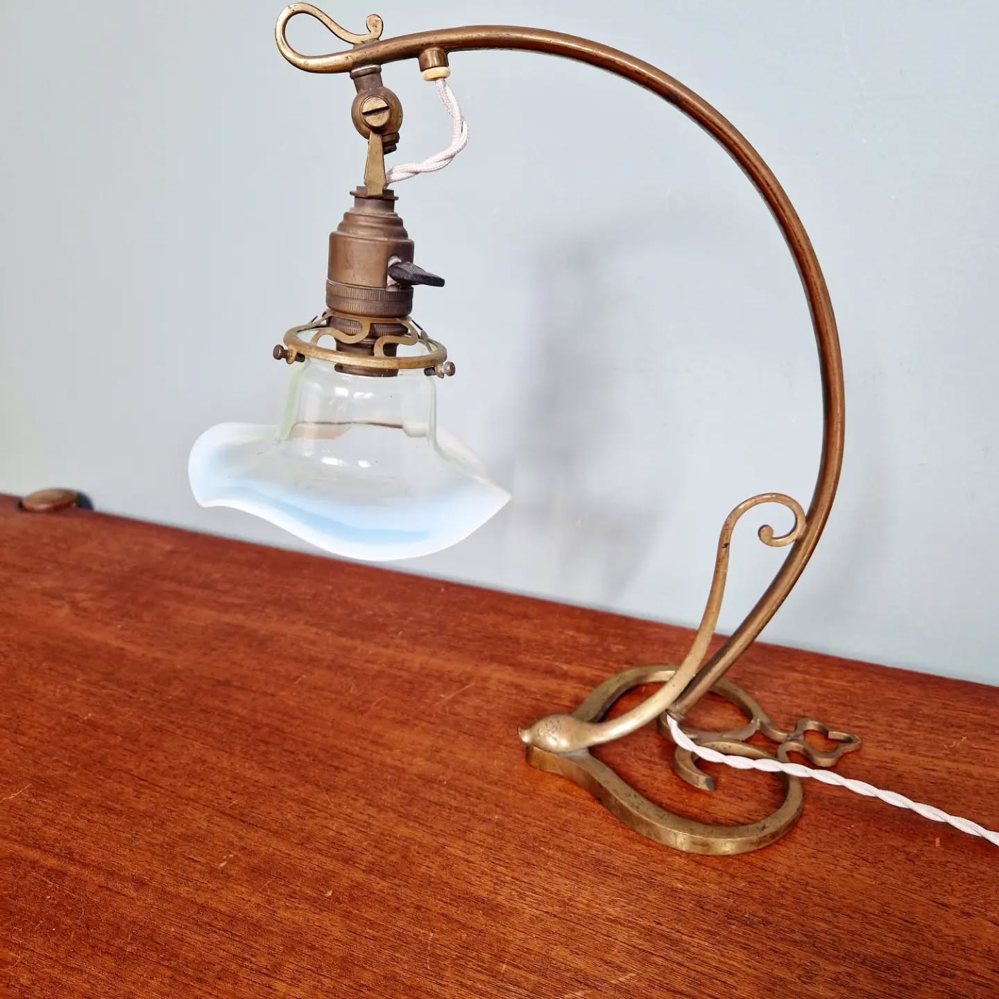 Lampe de table Art Nouveau, verre opalescent, 1900