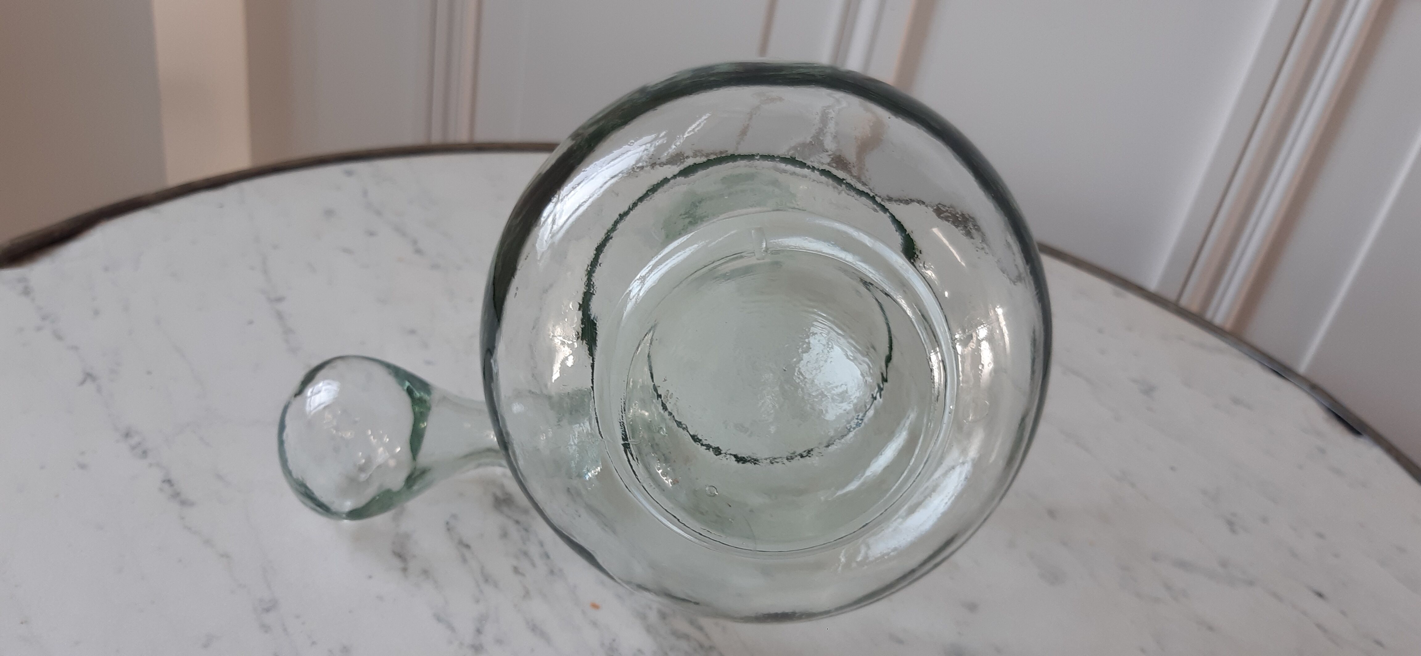 Carafe ancienne en verre soufflé début XXème