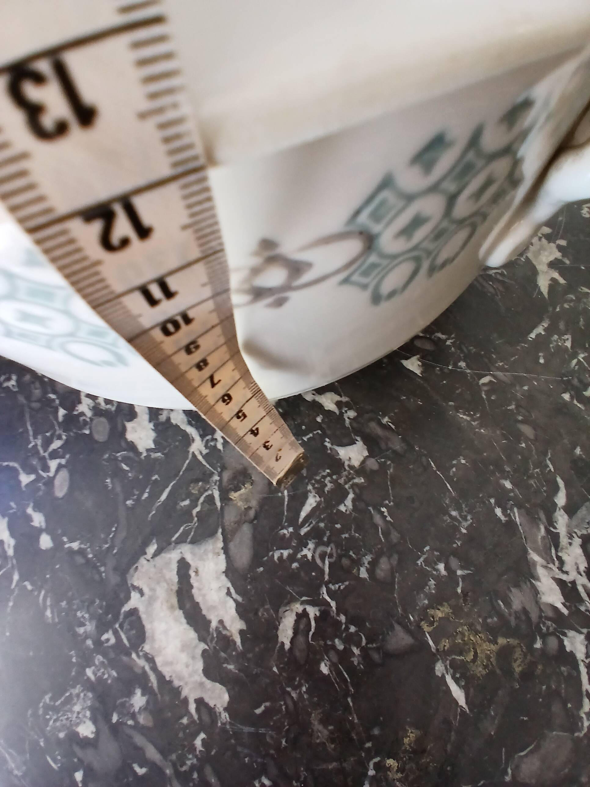 Soup tureen, vegetable dish