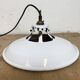 Lampe suspendue en émail blanc industriel, années 1960