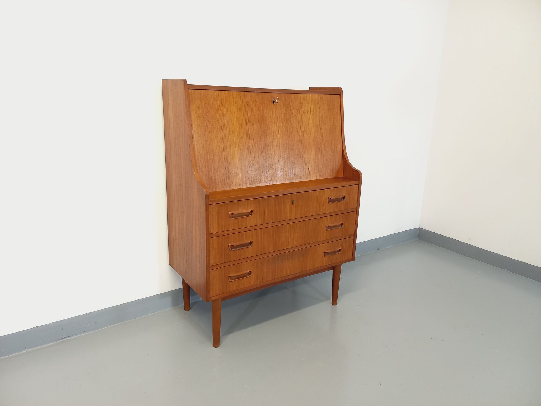 Secrétaire scandinave danois vintage Tibergaard en teck des années 50 60