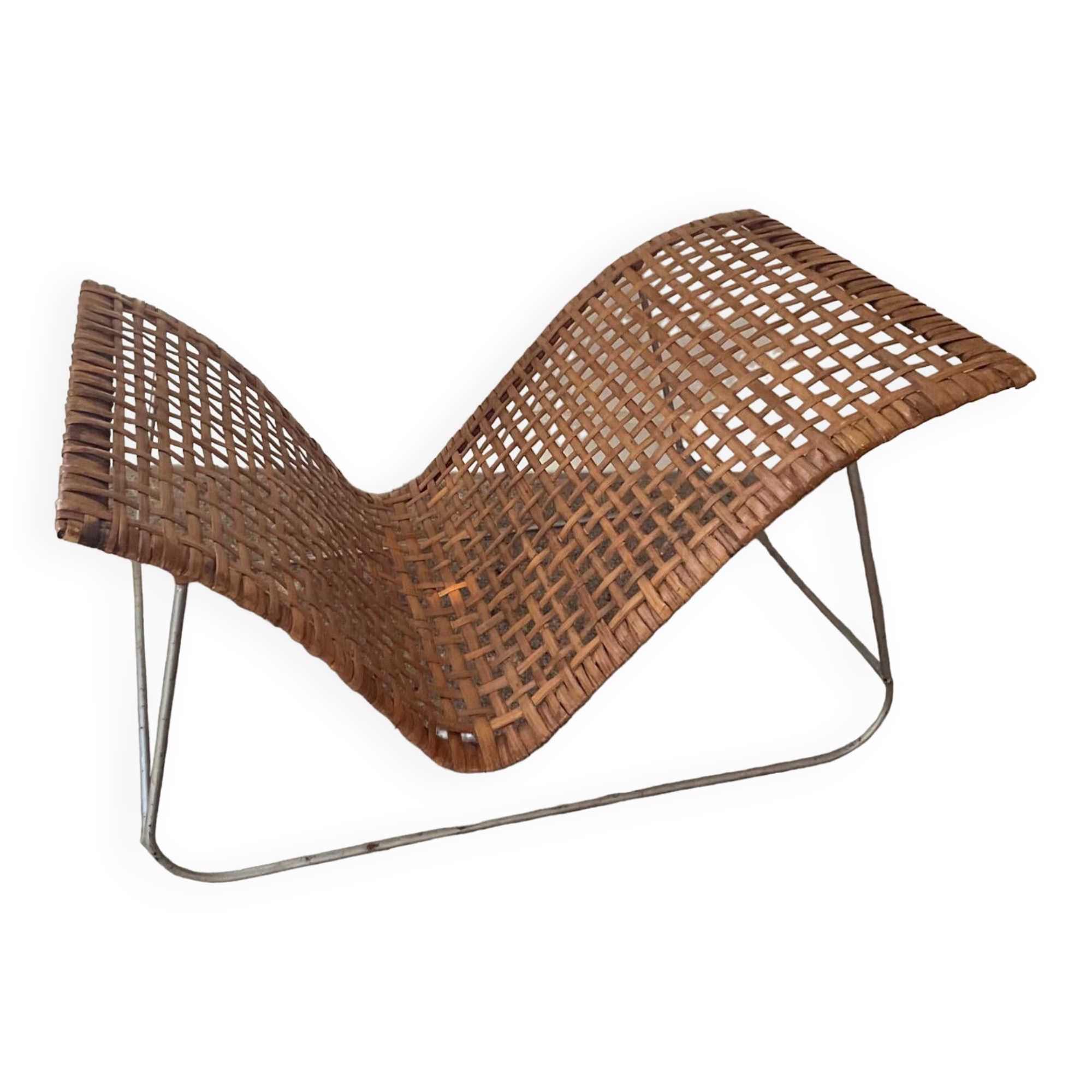 Magazine holder in woven rattan and metal