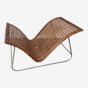 Magazine holder in woven rattan and metal