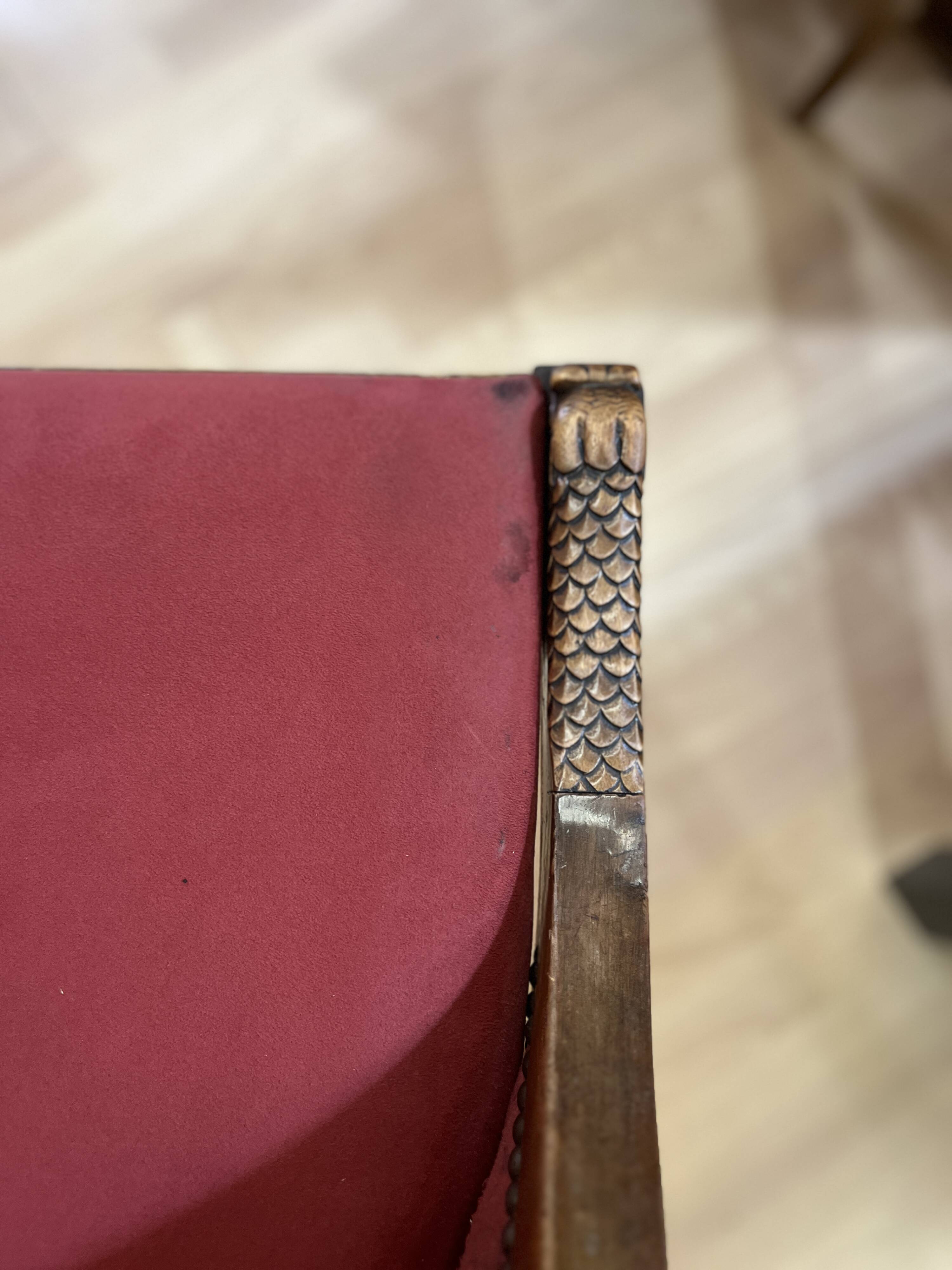 Suite de 6 chaises gondole style Empire en velours rouge