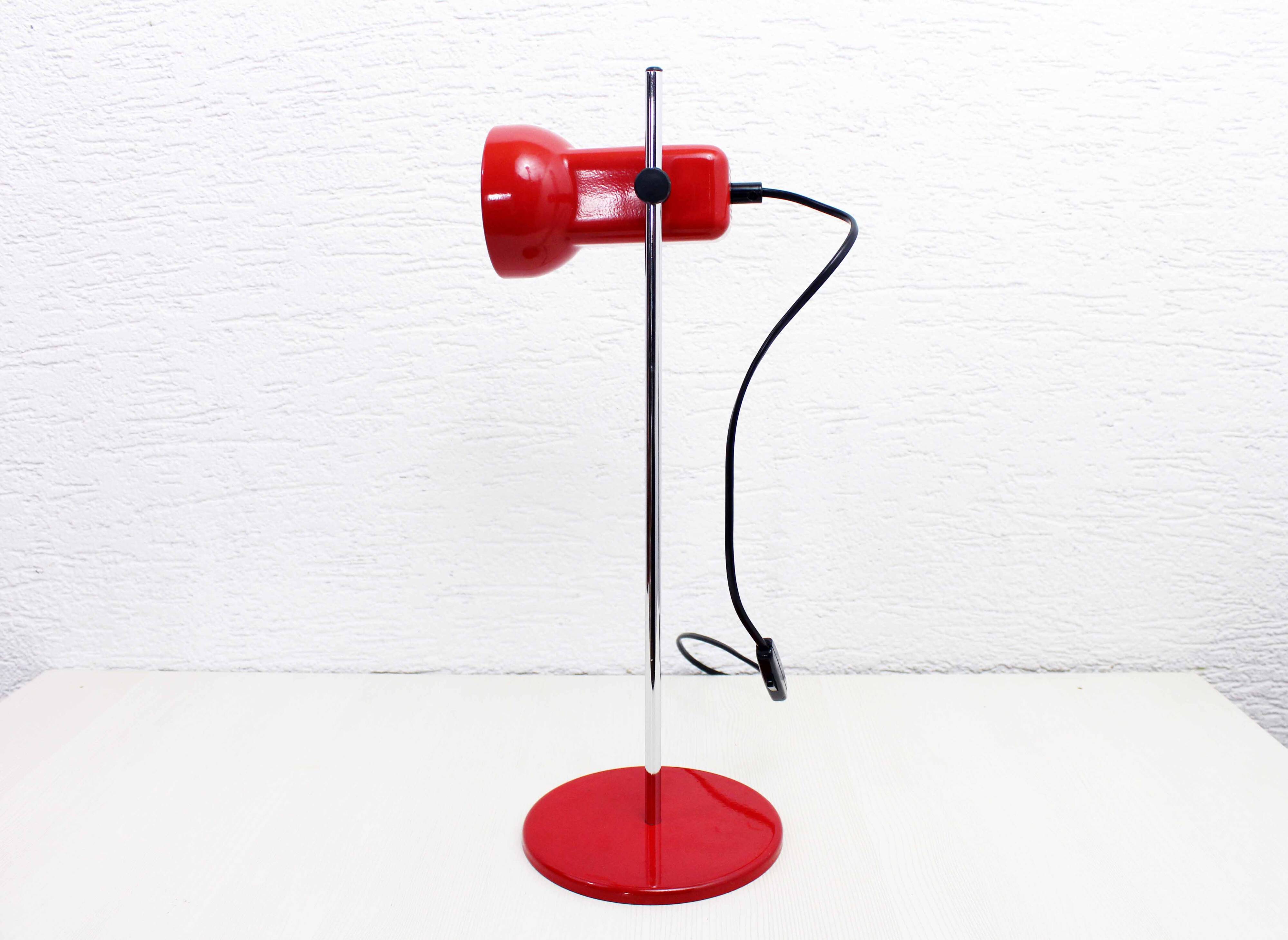 Lampe de bureau en métal rouge