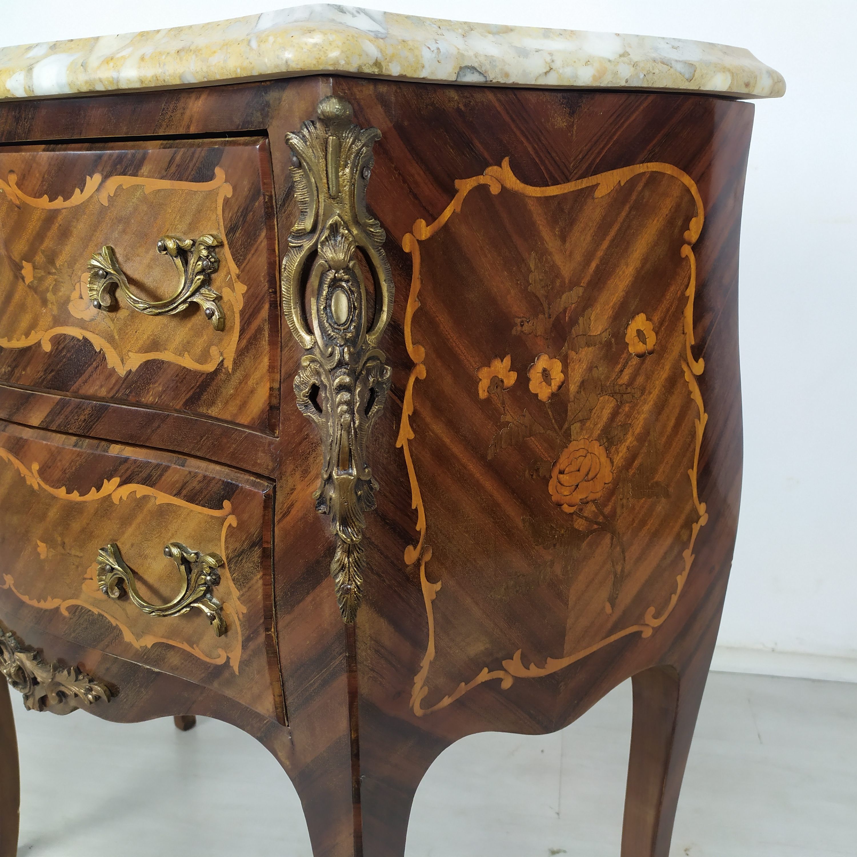 Louis XV curved jumping chest of drawers