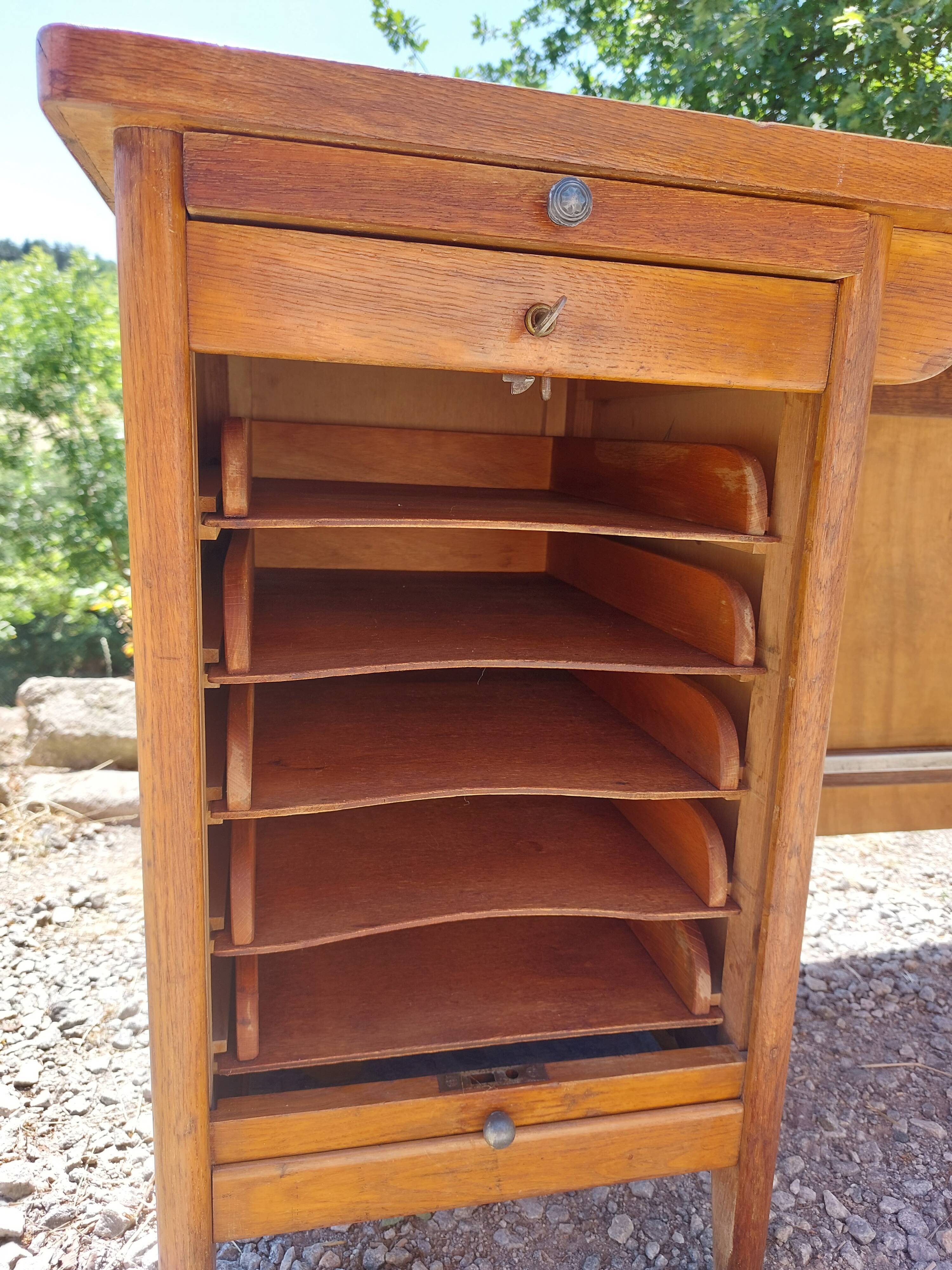 Desk with curtain binder