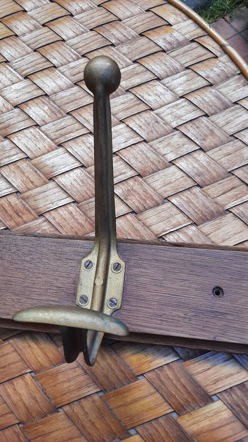 Wall coat rack with 5 hooks