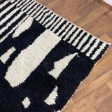 Handmade traditional Beni Ourain Berber rug, size 150 x 250 cm.