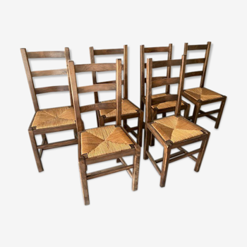 Set of mulched chairs and wood