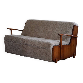 Modern Swedish two-seater independent sofa bed in pine and lambswool, 1950s.