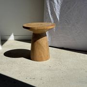 Table d'appoint en manguier massif naturel (monoxyle) piètement conique min