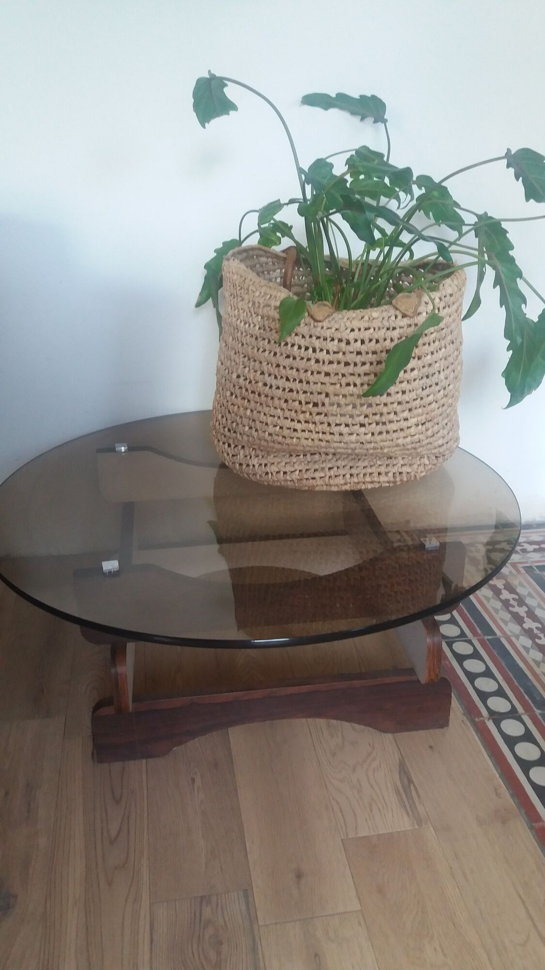 Coffee table of smoked glass and wood of the 1970s