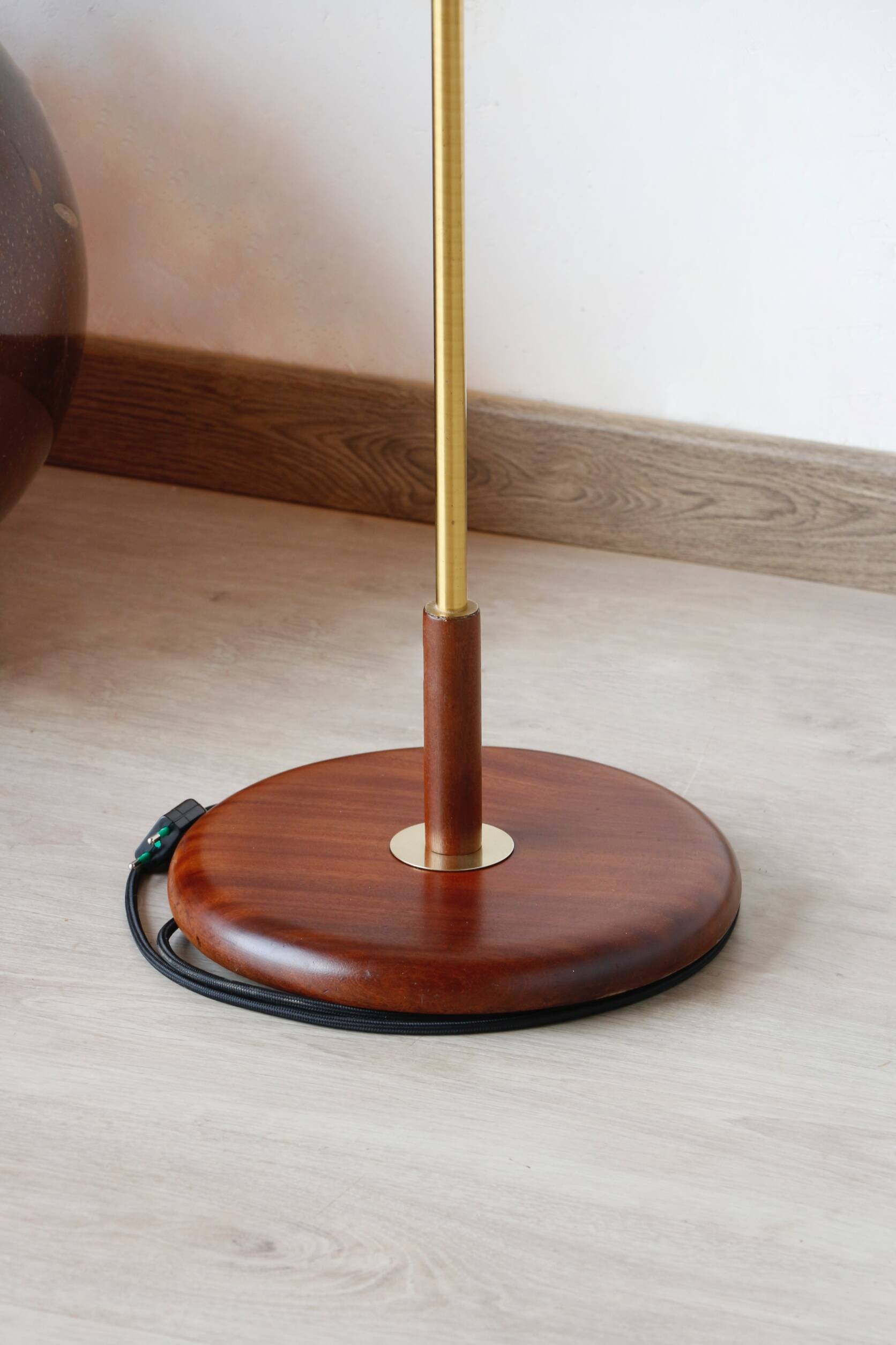 Teak and brass vintage Scandinavian floor lamp 1960 | Bakelite