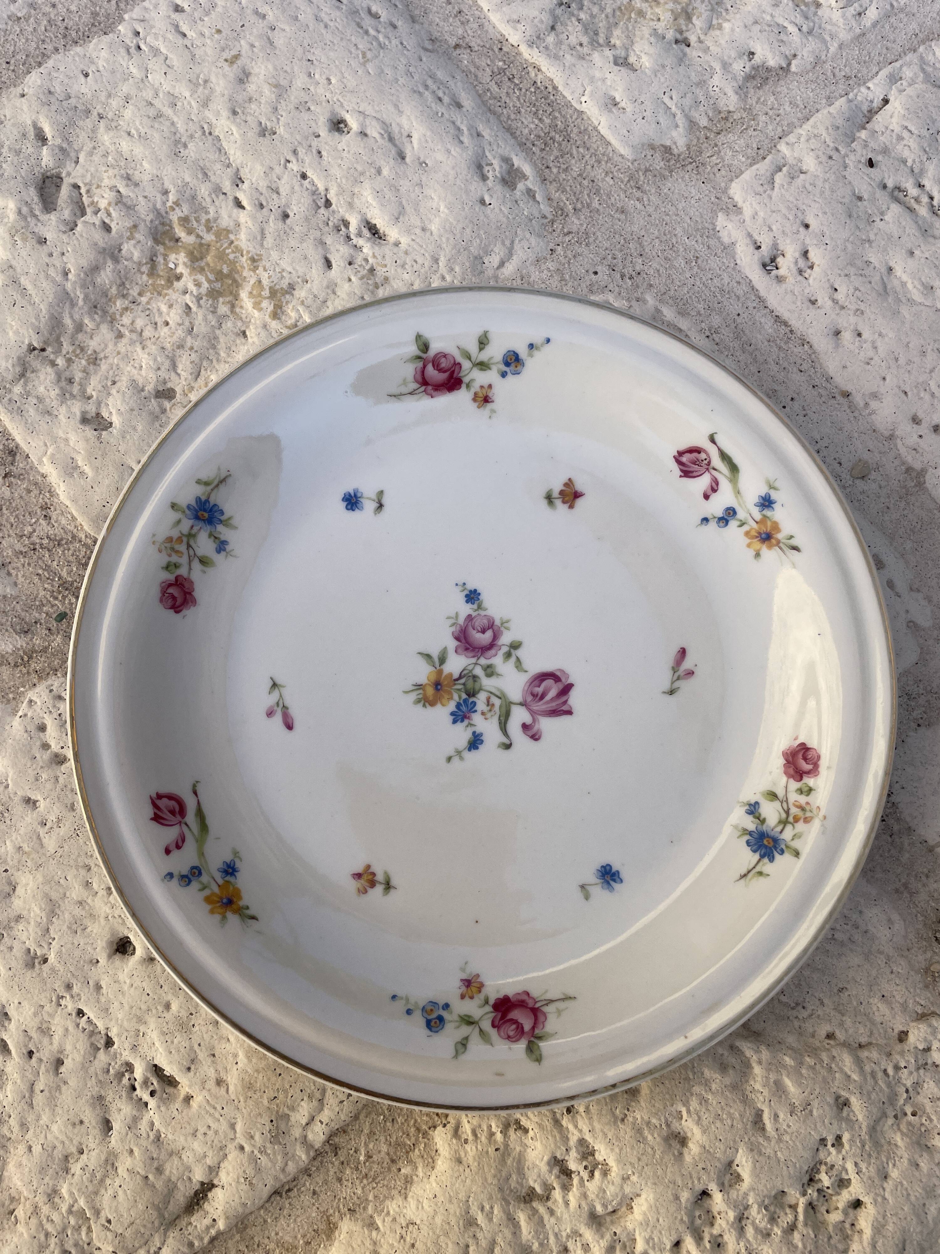 Flat porcelain plates France