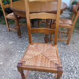 Table and 4 chairs + extension