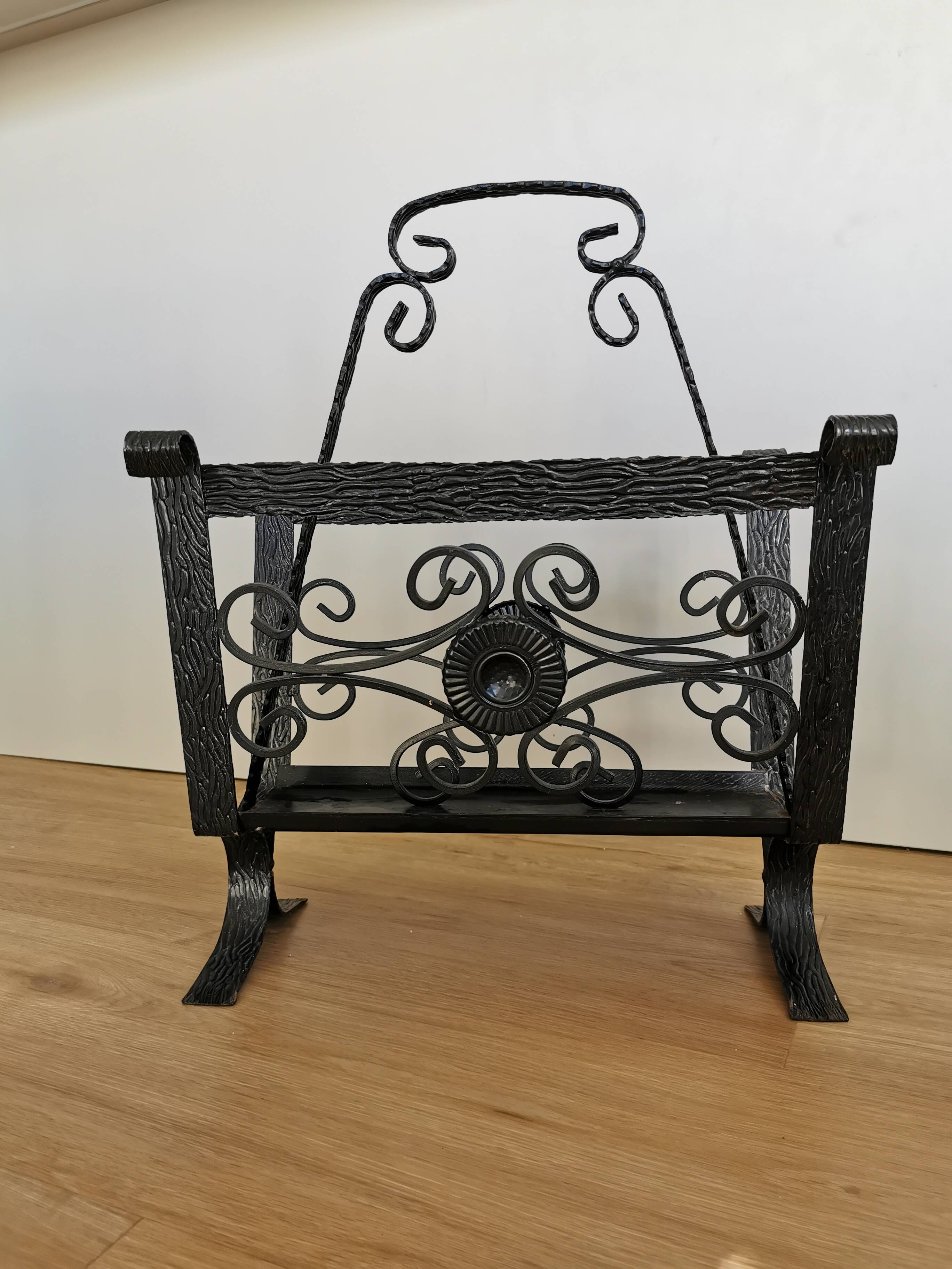 Porte-revues vintage en fonte