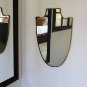 Miroir écusson Mid-Century en laiton, Italie 1950-60