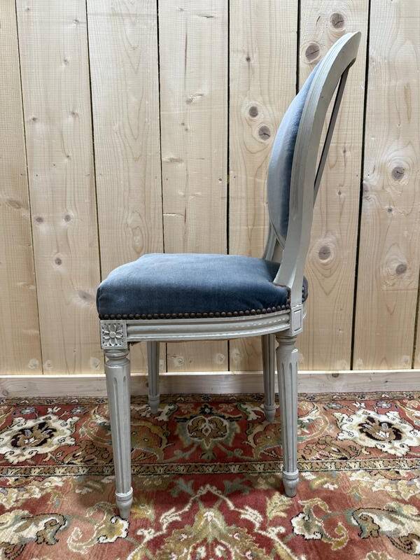 Suite de 6 chaises médaillons de style Louis XVI