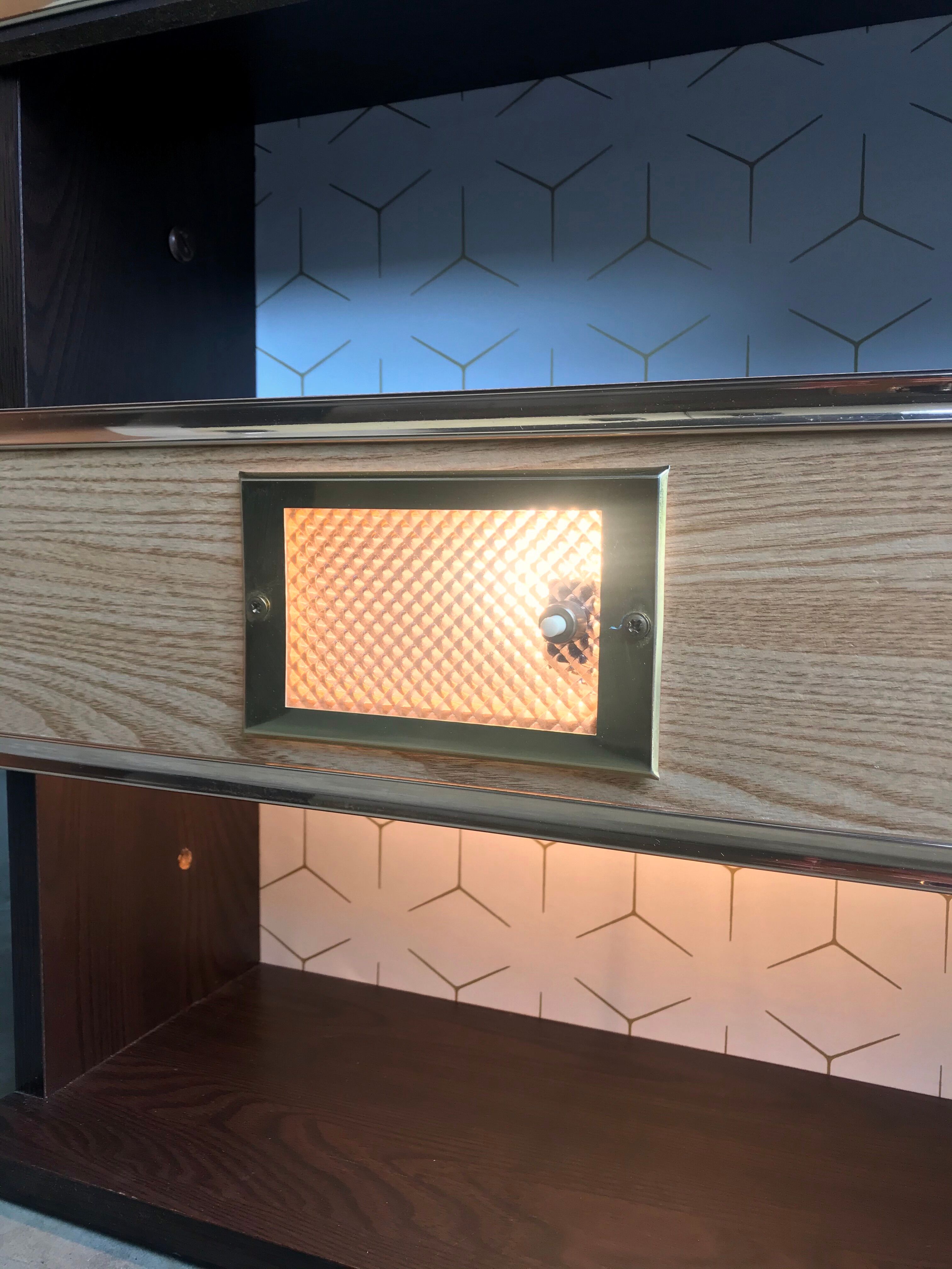 Wanda radio headboard