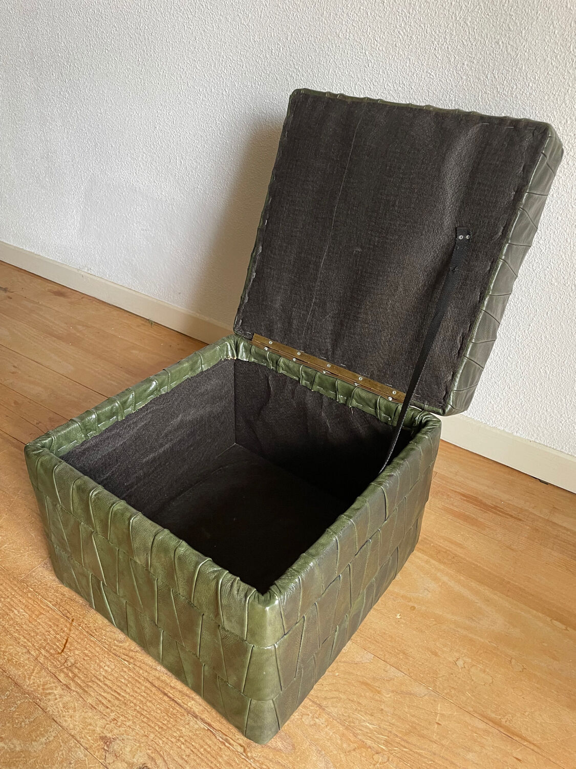 Pouf leather chest patchwork vert  De Sède