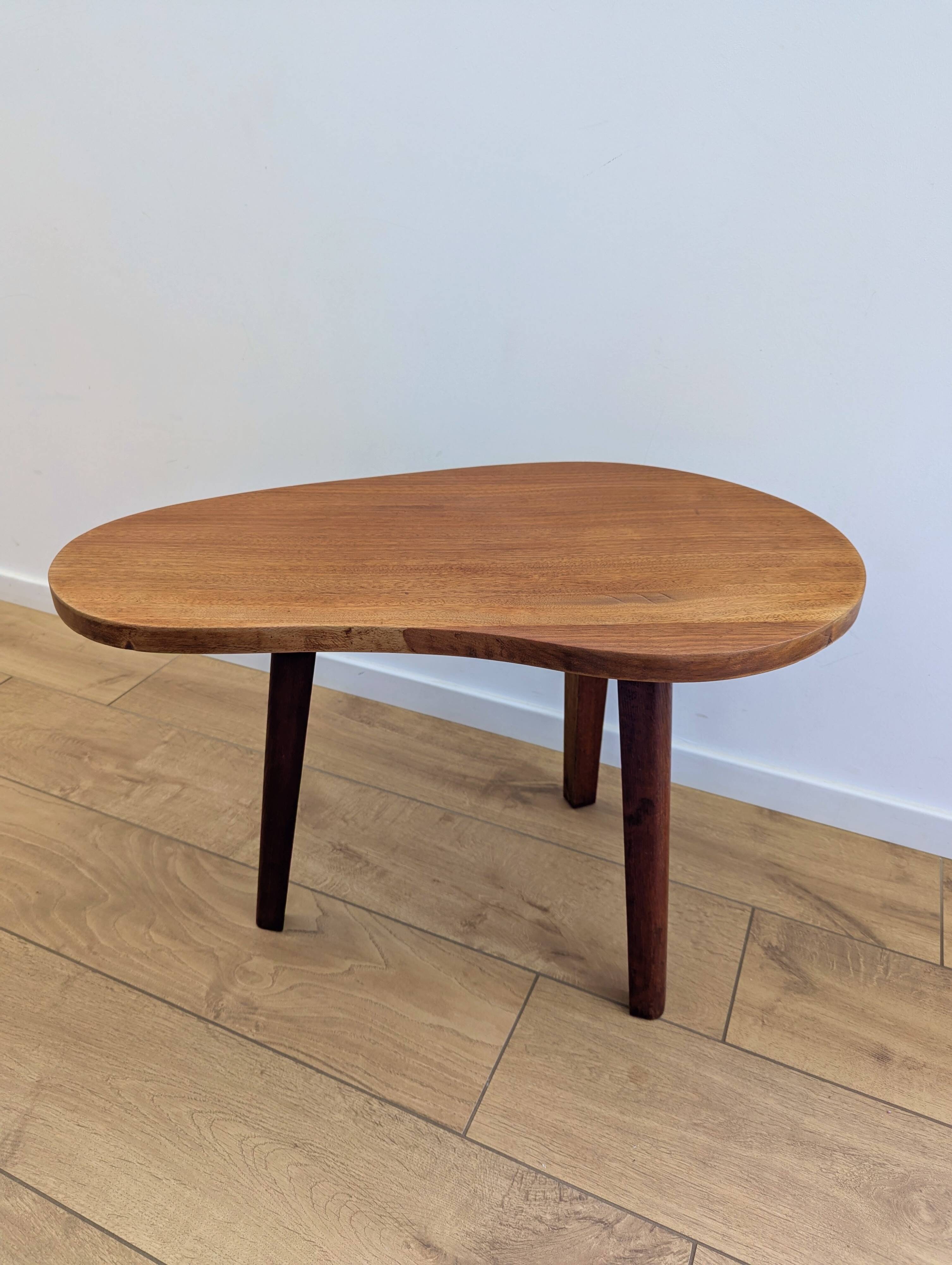 Restored vintage varnished wood bean-shaped tripod table