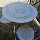 Garden furniture in white metal