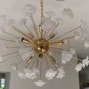 Lustre fleurs blanches murano verre spoutnik ovale en or