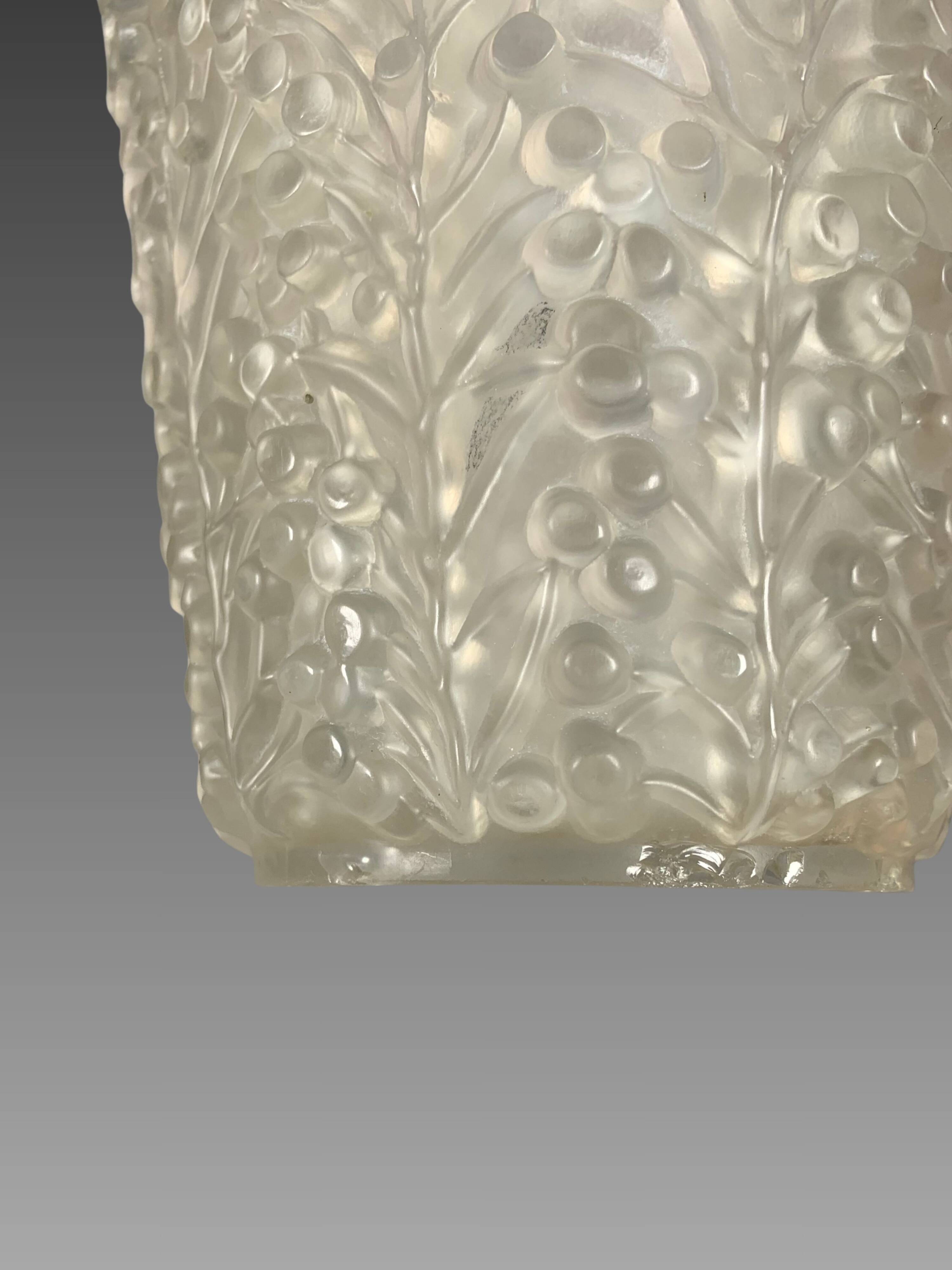 René Lalique (1860-1945) Vase "St Tropez", circa 1937 Art Deco