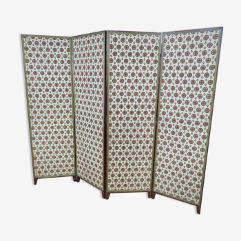 Wooden screen and fabric with 4 leaves